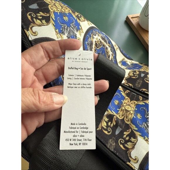 Alice+Olivia DuffleBag Regal Romance Travel Detachable Strap Pockets 16x6x11 NWT - Picture 15 of 16